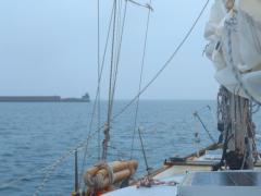 Cherbourg auf der Grande Rade: Regnerisch, schlechte Sicht, kalt
