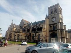 Weithin sichtbare-Basilika-Sainte-Trinite