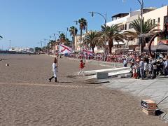 Piratenschauspiel am-Strand