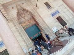 Schuhe ausziehen vor dem Betreten jeder Moschee