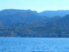 Strasse-von Messina, Stadt, Brücke_und-Berge-sind-beeindruckend