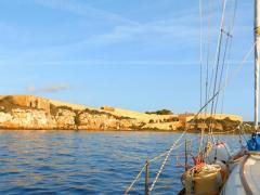 Kleines-Nebenfahrwasser-führt-zum-Ankerplatz-Cala-Teulera