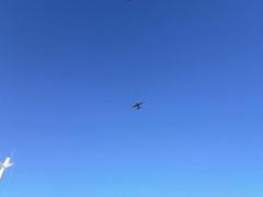Mal wieder ein startendes Flugzeug über der Mastspitze