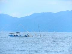 Vor Langkawi, Malaysia: Fischer mit Ausrüstung