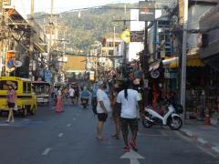 Patong Beach: in der Dämmerung beginnt das Nachtleben in der Bangla-Road