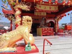 Tempel mit gut bewachtem Eingang