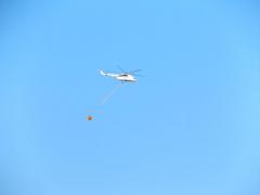 Preveza-Löschhubschrauber-im-Einsatz-über-unseren-Köpfen
