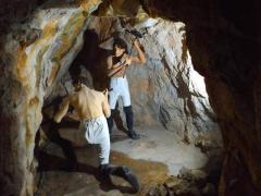 Belagerungstunnel wurde-von-Hand-ausgebaut