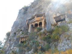 Höhlenwohnungen mit beeindruckenden Portalen