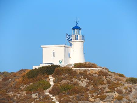 Kythiras Leuchtturm überblickt die Bucht